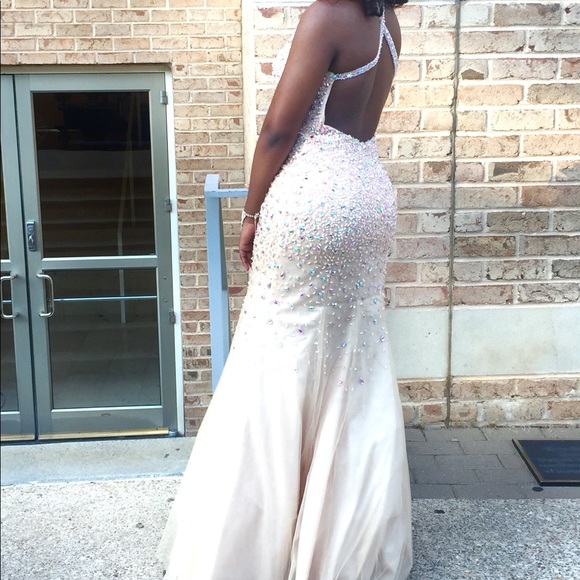 I’m selling a prom dress❤️ - Picture 3 of 4